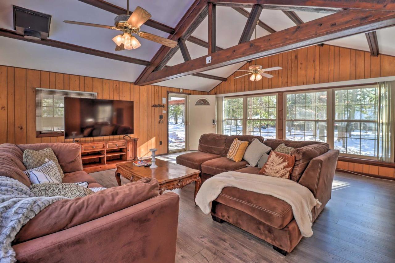 Holiday home Rustic Harmony With Fire Pit And Hot Tub!