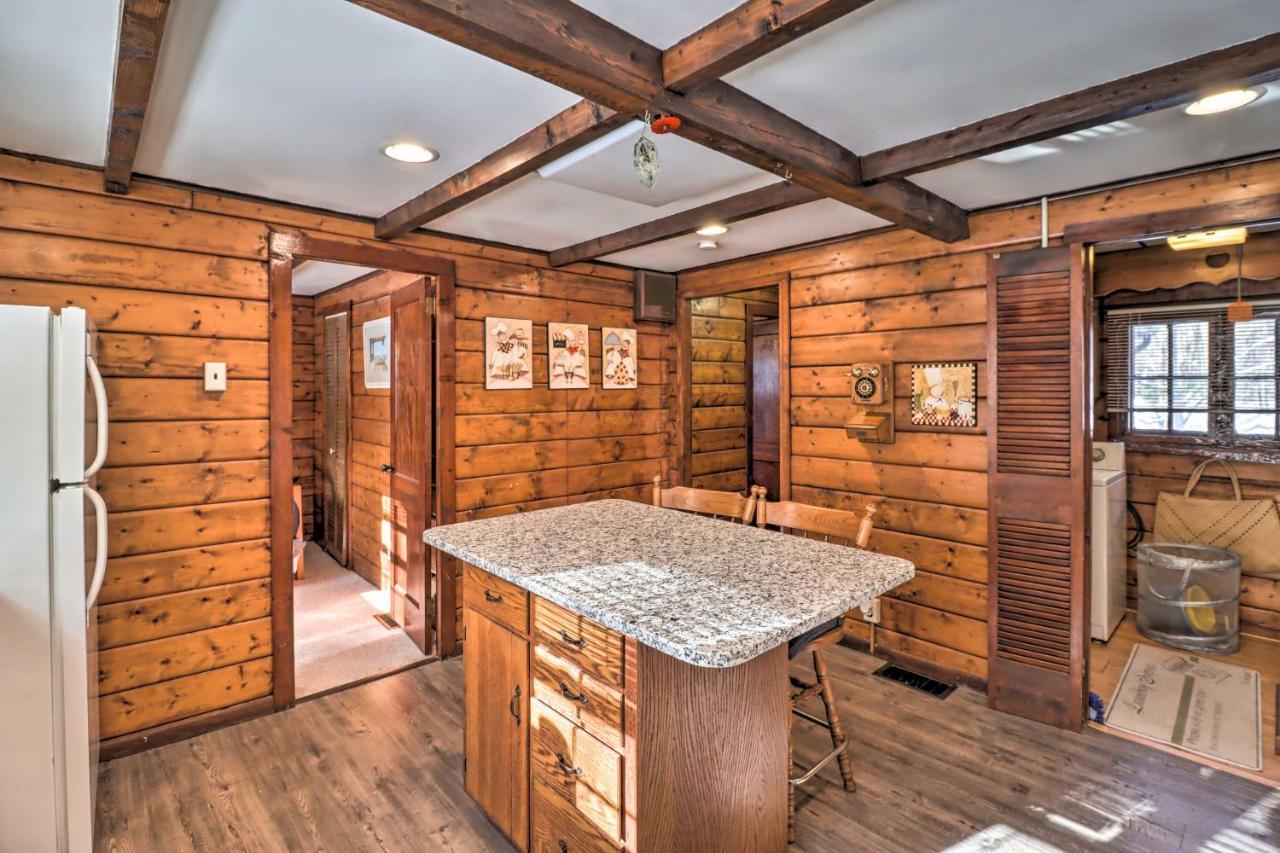 Casa vacanze Rustic Harmony With Fire Pit And Hot Tub! Lake Harmony