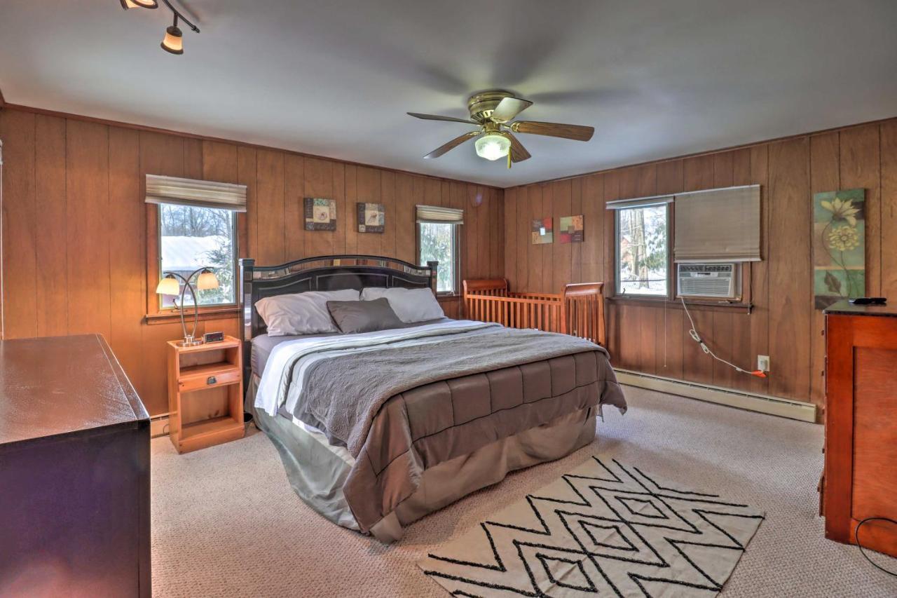 Holiday home Rustic Harmony With Fire Pit And Hot Tub! Lake Harmony