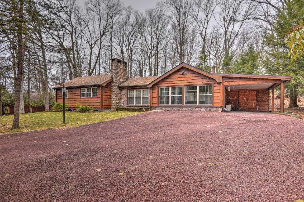 Rustic Harmony With Fire Pit And Hot Tub! Holiday home Lake Harmony